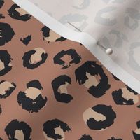 Medium // Tan on warm chocolate leopard print 