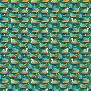 Small scale • Ducks and ducklings green background