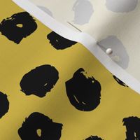 black and  yellow dots // black and yellow cheetah spots spot inky dots