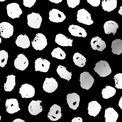 black and white dots