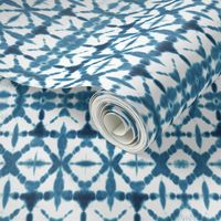 Tie dye shibori indigo blue teal seamless pattern