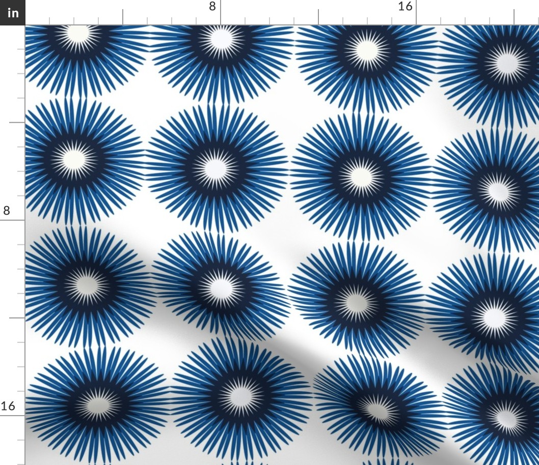 Daisy large scale blue and white Floral Mod