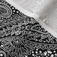 Small Paisley Positivity black white