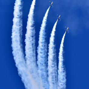  67-13 Blue Angels perform the Line Abreast Loop at the Sea and Sky Spectacular in Jacksonville, Florida