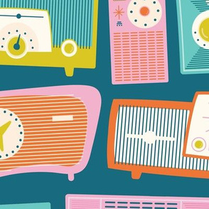Vintage Radios | Large Scale