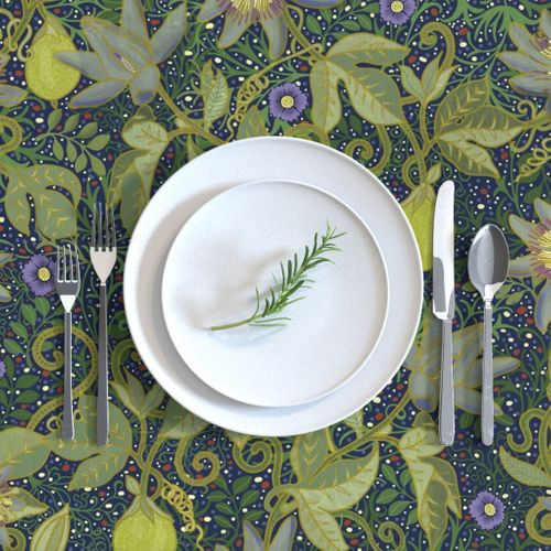 HOME_GOOD_RECTANGULAR_TABLE_CLOTH