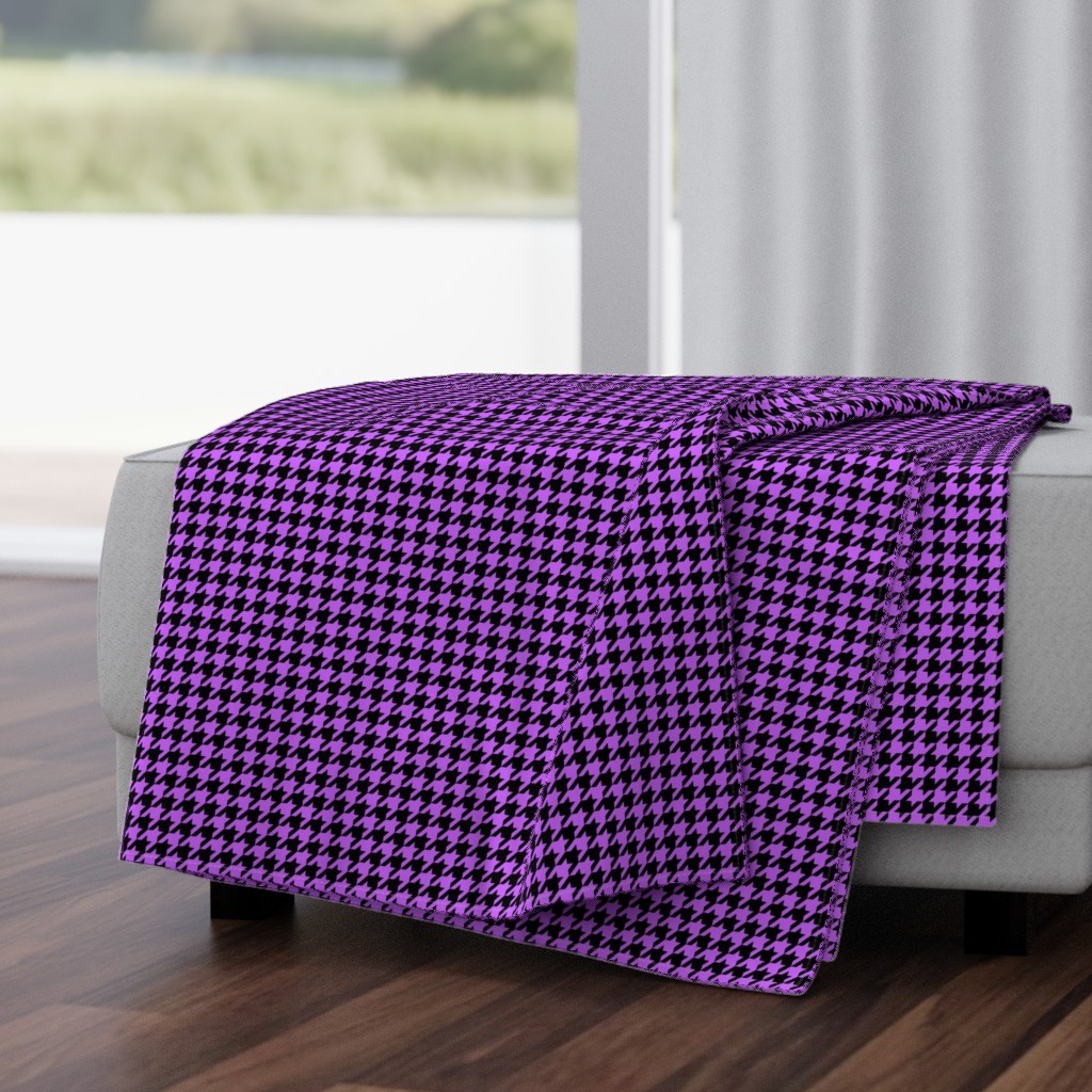 Black and Light Purple Houndstooth