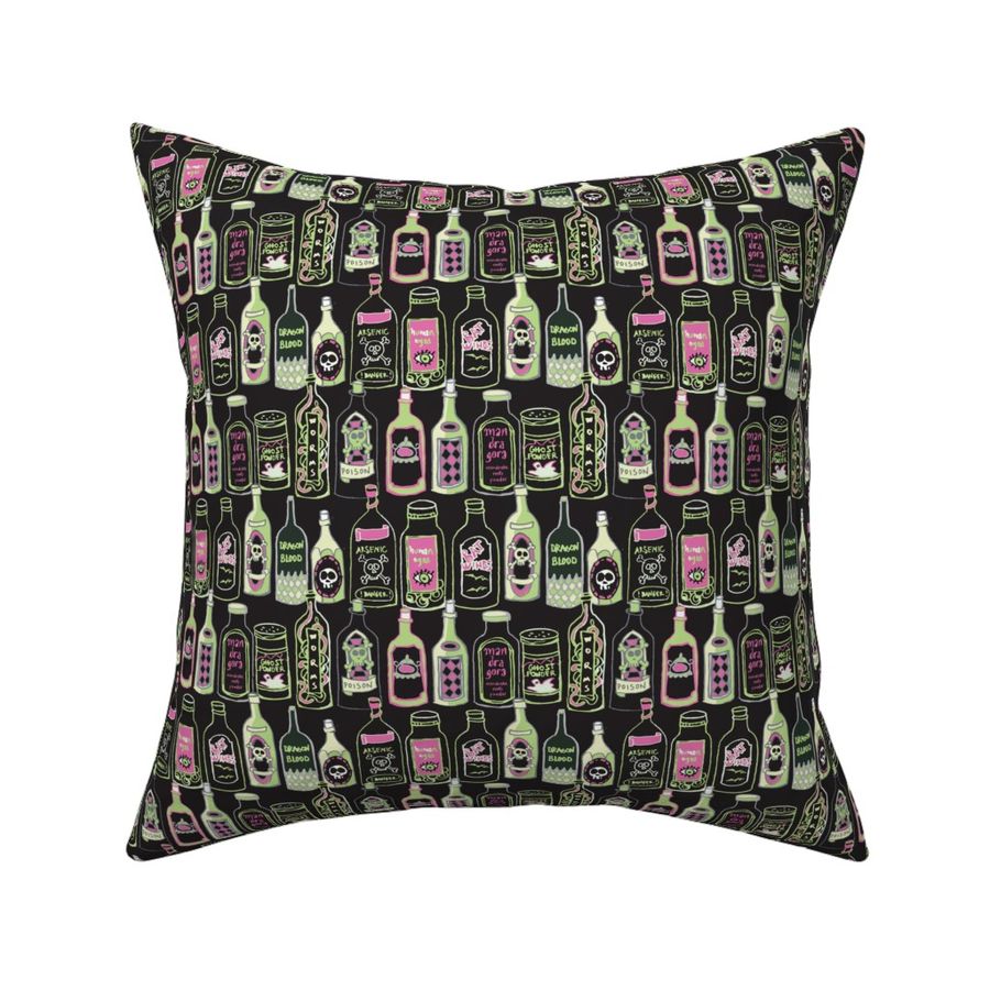 HOME_GOOD_SQUARE_THROW_PILLOW