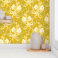 Feminine and romantic yellow gold floral pattern