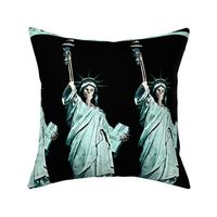 3 skeletons skull statue of liberty lady new York united states America sculpture USA freedom  4th July declaration independence day torch parody eerie macabre spooky bizarre morbid gothic horror woman roman Greek goddess full body UNESCO world heritage s