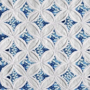 Cathedral window quilt pattern Blue flowers