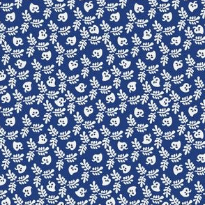 30's Feedsack Ditsy Heart Garland Floral in Navy Blue + White