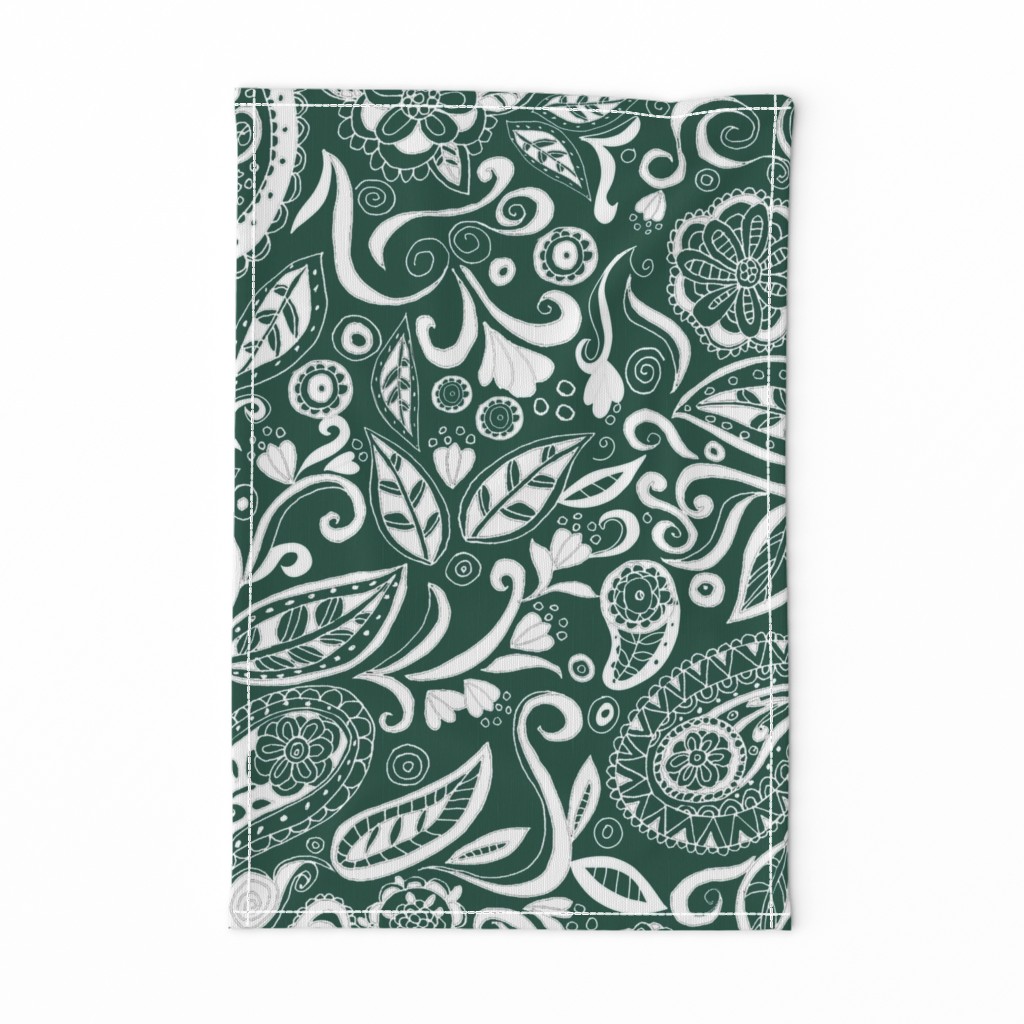 textile-paisley bold evergreen white