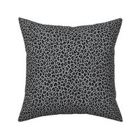 ★ LEOPARD PRINT in ULTIMATE GRAY ★ Tiny Scale / Collection : Leopard spots – Punk Rock Animal Print