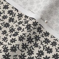 Disty floral charcoal in cream