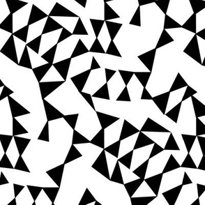 Triangle Tangle 2_Black/White Large