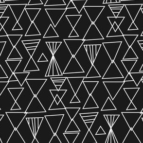 Triangle Tangle_3_OutlineWht/Blk