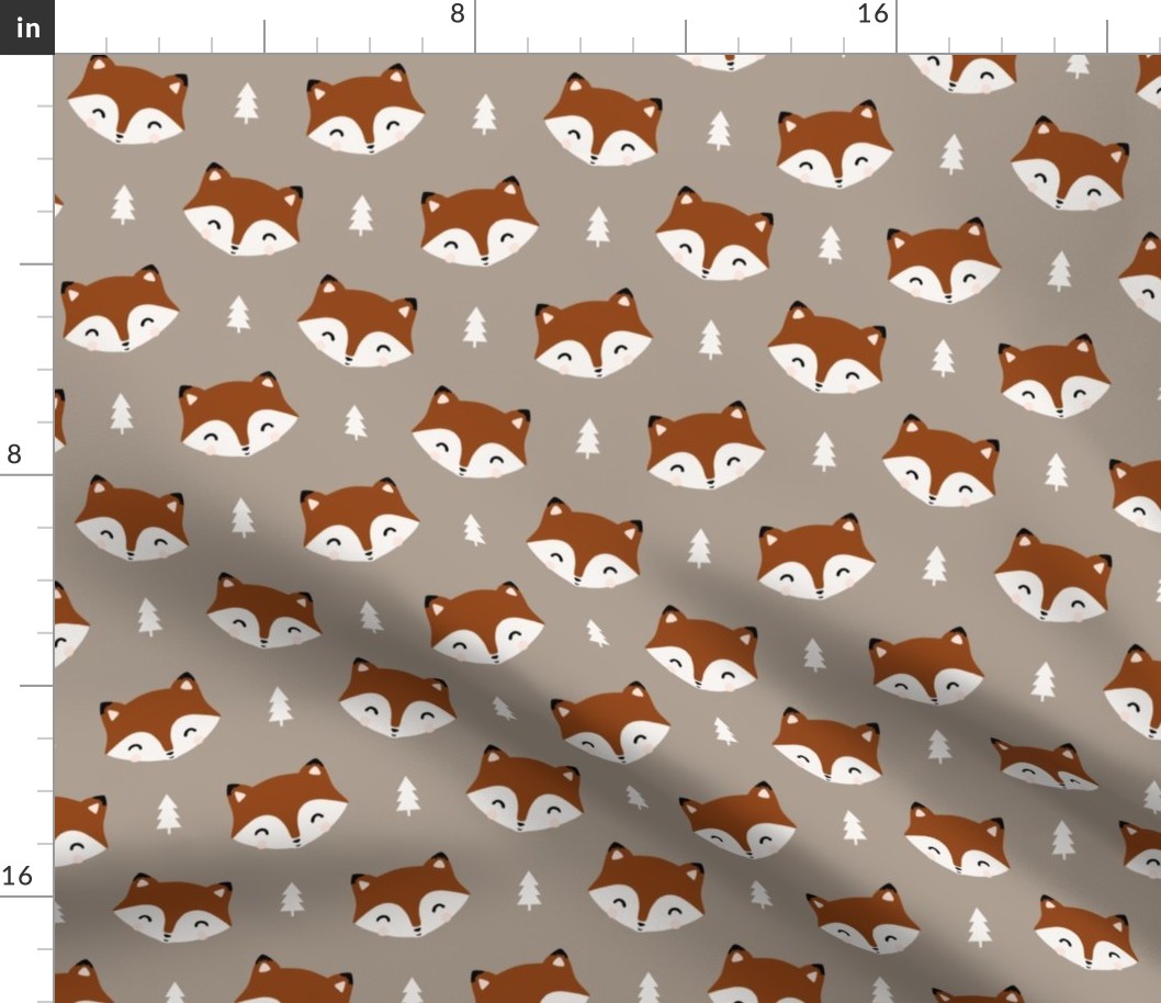 friendly fox // taupe
