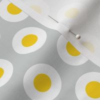 Sunny Side Up Eggs in Small Scale