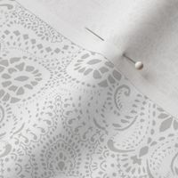 Mosaic Bandana Paisley - Small - white and light grey