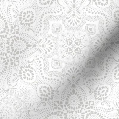 Mosaic Bandana Paisley - Small - white and light grey