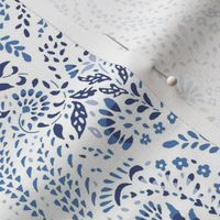 Medium Paisley Garden Grows - white and blue