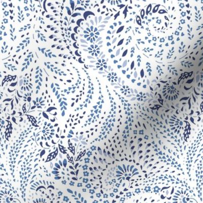 Medium Paisley Garden Grows - white and blue