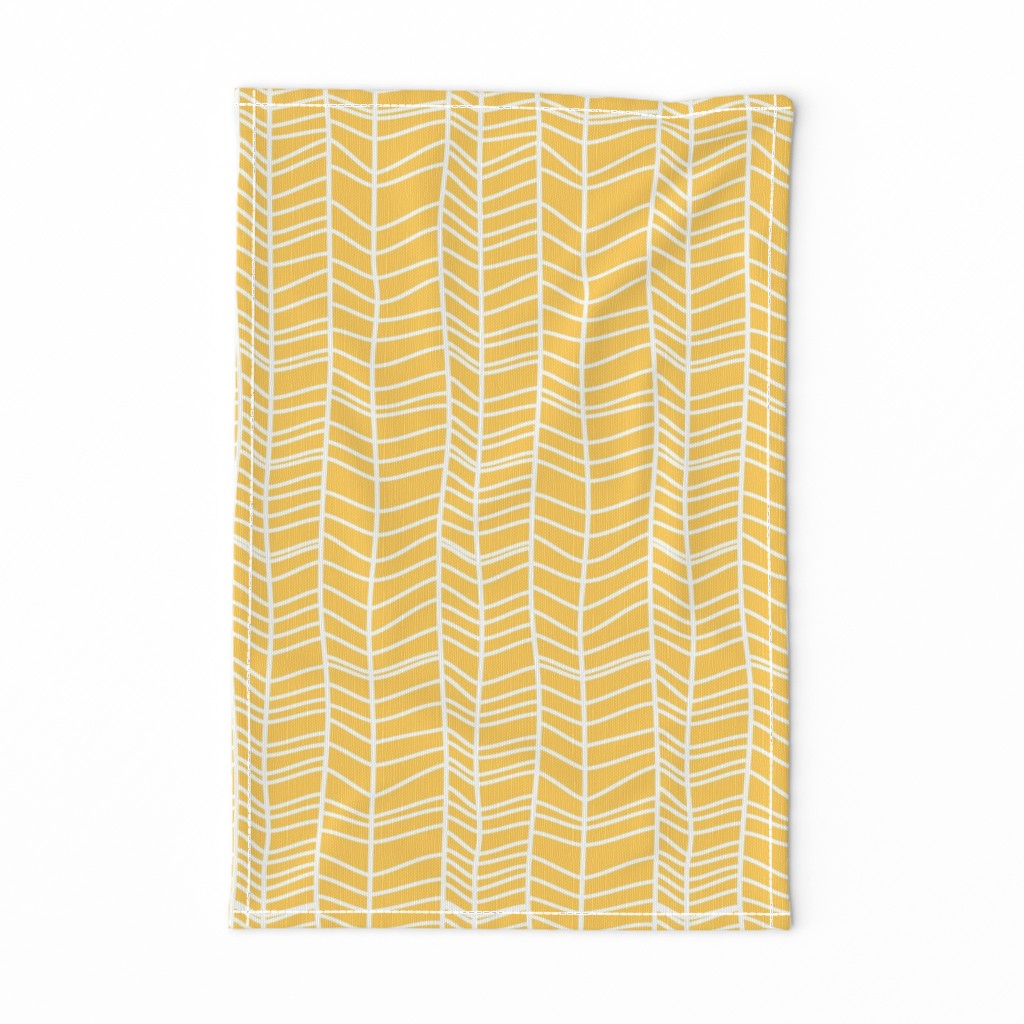 Bigger Scale - Retro Summer - Yellow Tribal Vine