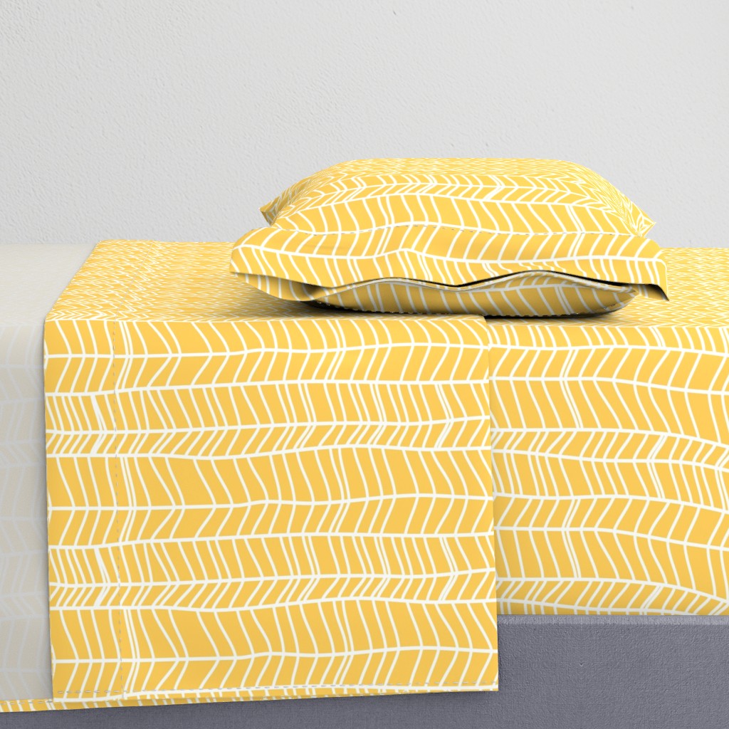 Bigger Scale - Retro Summer - Yellow Tribal Vine