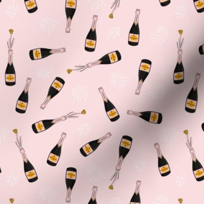 (S Scale) Woof Clicquot Scattered Pattern on Light Pink