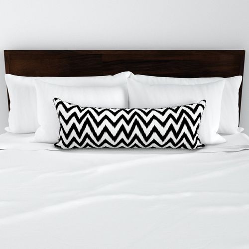 jagged chevron black and white