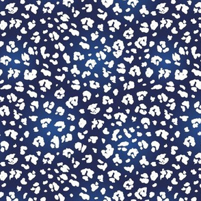 Little messy leopard ombre spots texture animal print on gradient spray brush navy blue white