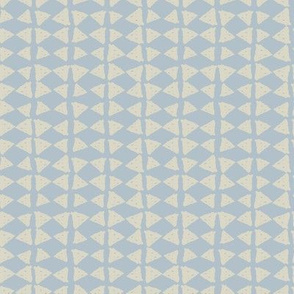  Classic vintage seamless pattern with rhombuses, texture grunge crayons ink. gray blue background, scandinavian style. 