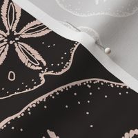 Sand Dollar L - Black and Ivory