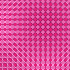 Ogee Quatrefoil Trellis Pattern Pink