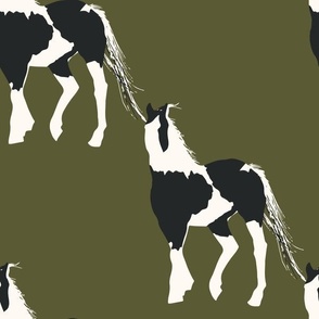 Paint Horses x Green