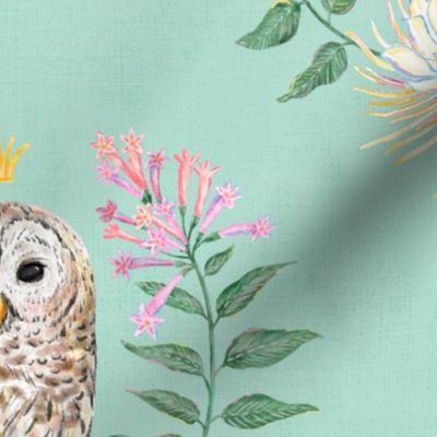 Queen Owl with Cereus and Jasmine (mint) 18"