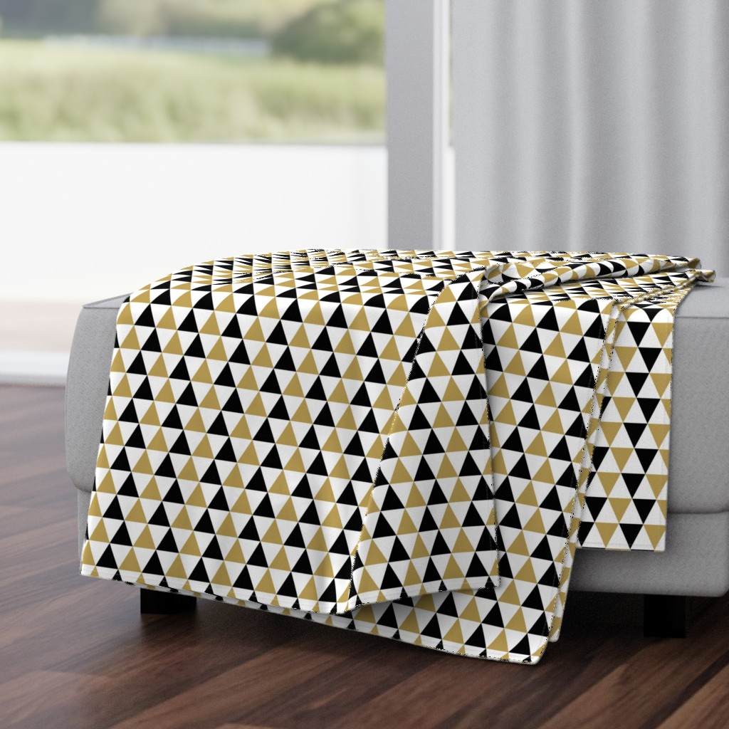 Medium Scale Mod Geometric Scandi Holidays Gold Black White Triangles