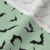 bat print (mint green)