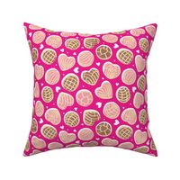 Small scale // Mexican pan dulce // fuchsia background pink and brown conchas