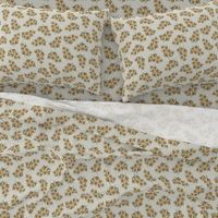 Sprigs in cream (9.01"x9.01" fabric, 24"x24" wallpaper)