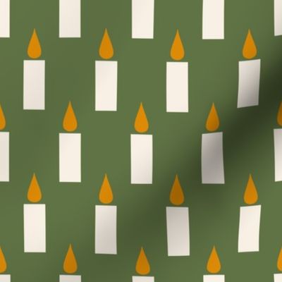 Modern Christmas candles in Beige on Green