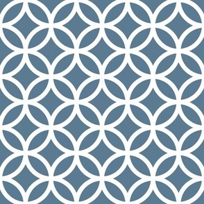 Interlocked Circles Pattern - Stormy Blue and White