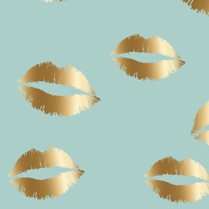 Large gold lips on mint 
