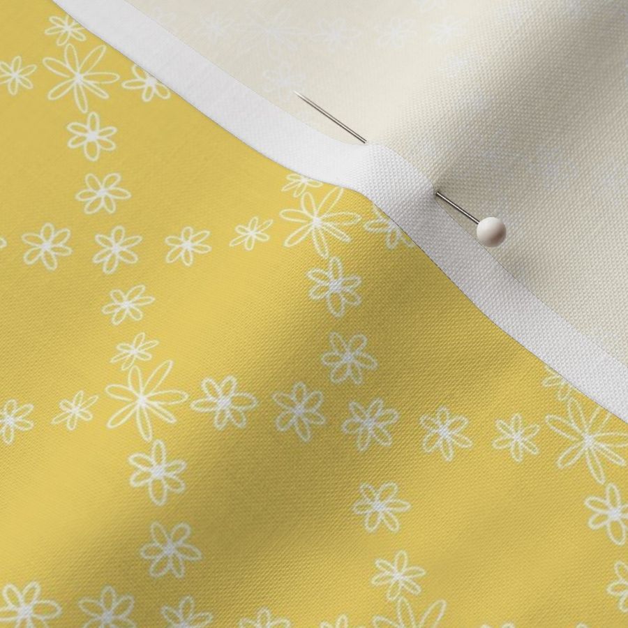 Little Baker Bear Daisy Chain in Yellow