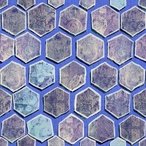 Hand printed hexagons on periwinkle faux linen small 6” repeat