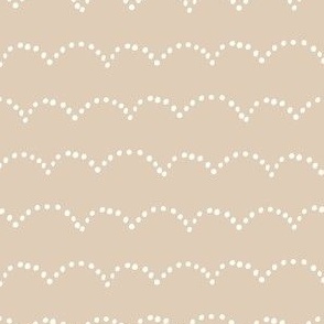 Dotted Scallops // Beige