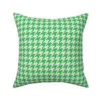 Small Light Green and White Houndstooth Plaid
