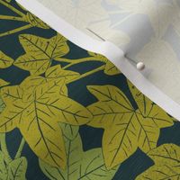 Textured Climbing English Ivy green shades Medium
