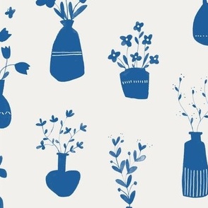 Wildflowers in flower vase – blue